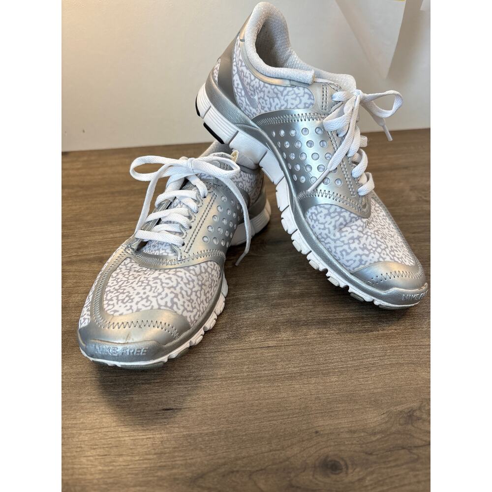 Womens Nike Silver Gray White Print Free 5.0 Athletic Tennis Shoes Running 7.5